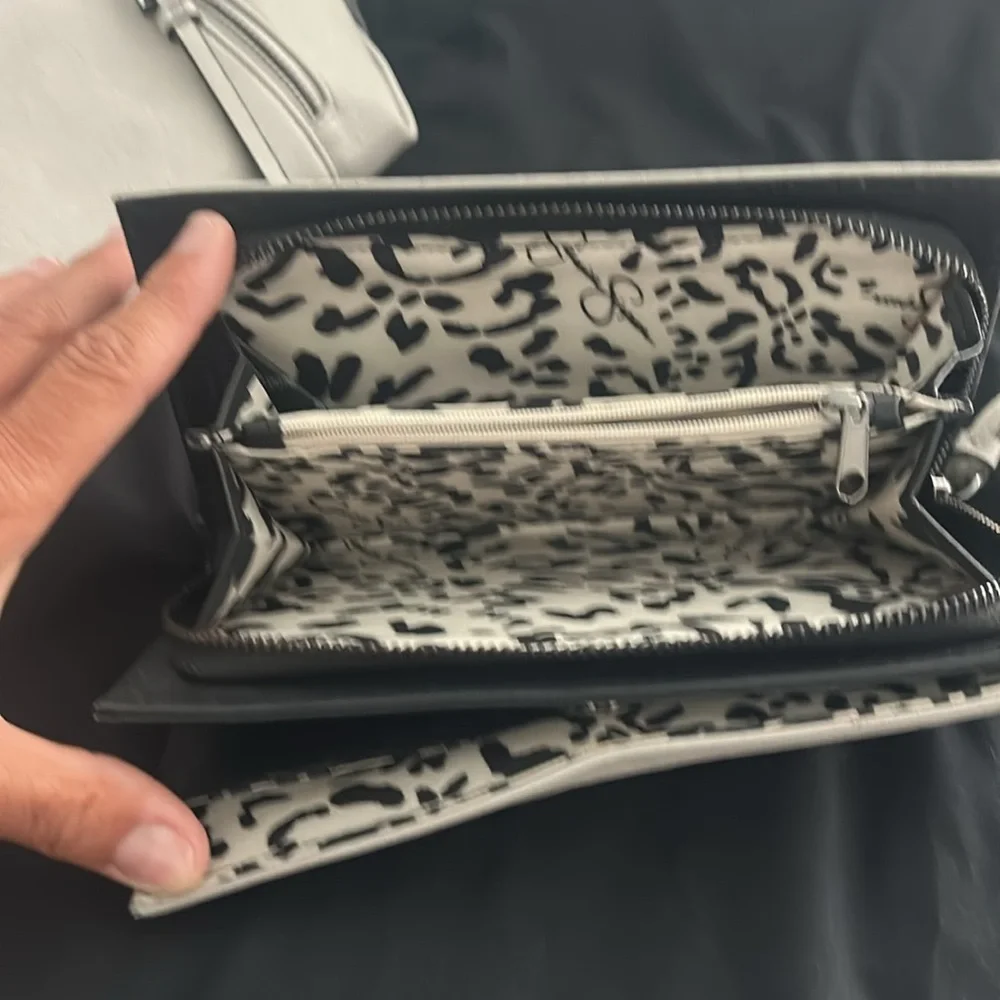 Jessica Simpson Gray Women's Handbag and Wallet Set - Picture 5 of 8